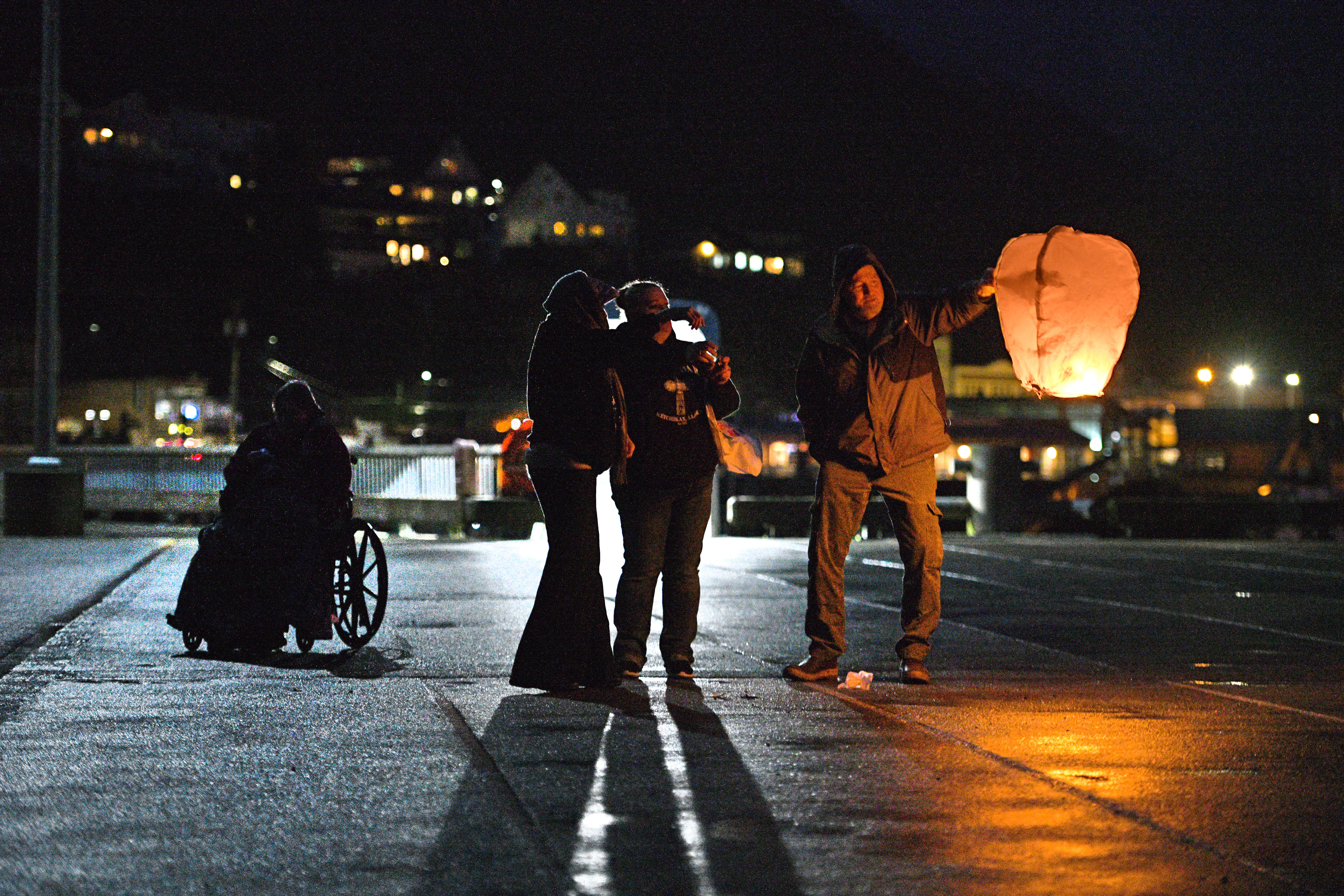 Sky lantern memorial 133122 01